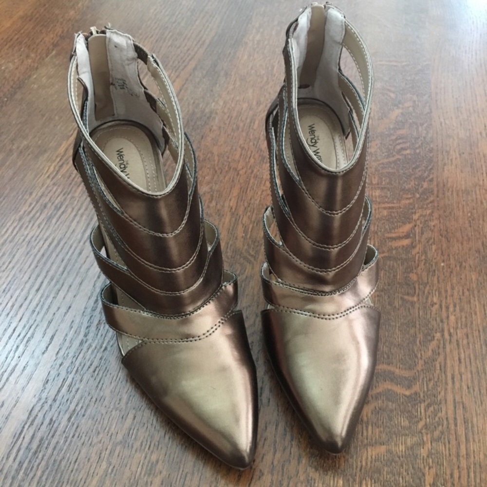 Cut Out Pointed Toe Booties - Picture 3 of 8